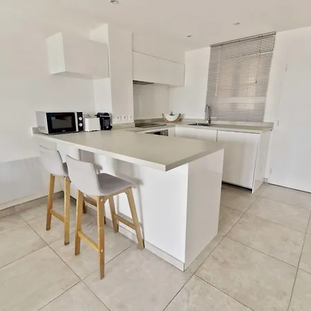 Beautiful Flat With Sea View - Apartment *