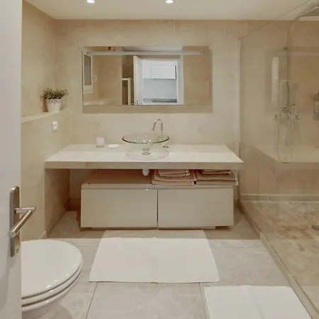 Beautiful Flat With Sea View - Apartment *
